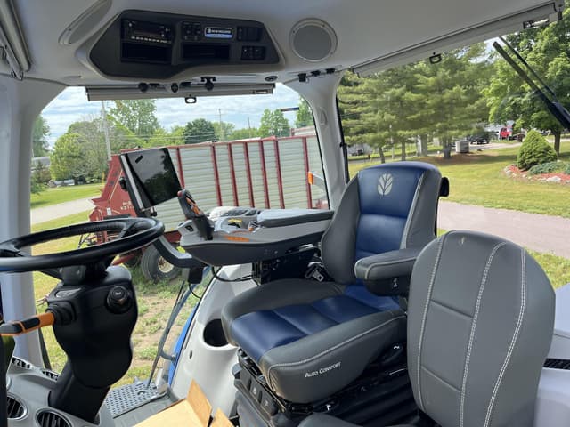 Image of New Holland T8.380 equipment image 2