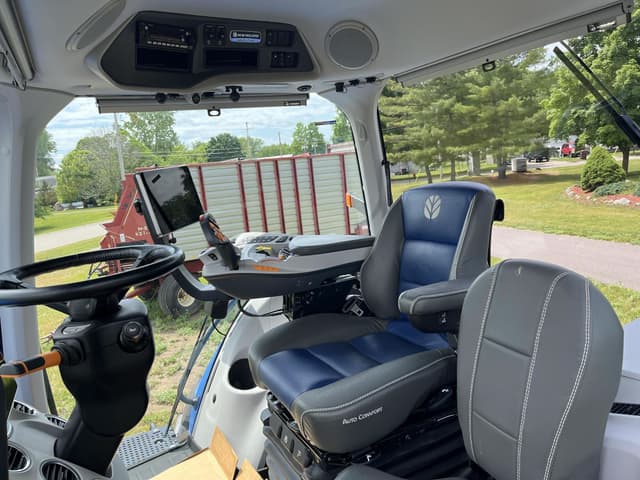 Image of New Holland T8.380 equipment image 2