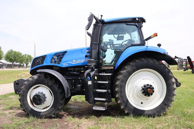 Image of New Holland T8.410 equipment image 3