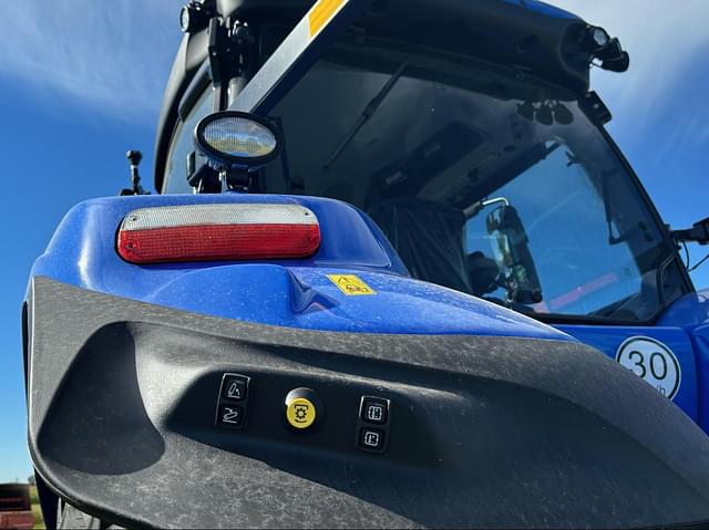 Image of New Holland T8.410 equipment image 4