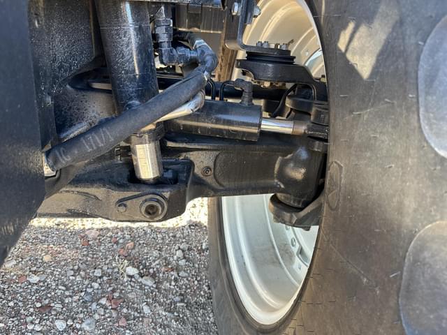 Image of New Holland T8.410 equipment image 3