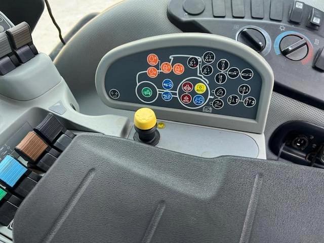 Image of New Holland T8.410 equipment image 3