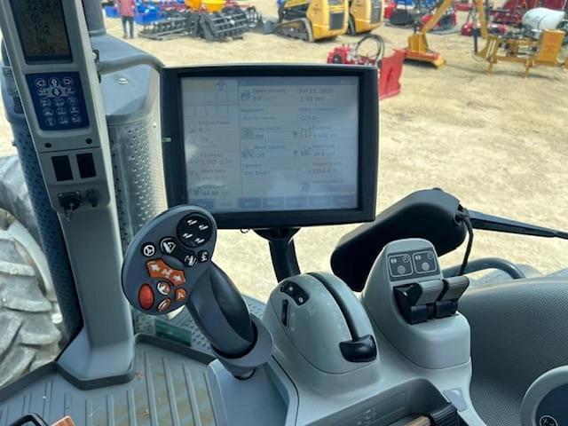 Image of New Holland T8.410 equipment image 2