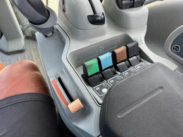 Image of New Holland T8.410 equipment image 4