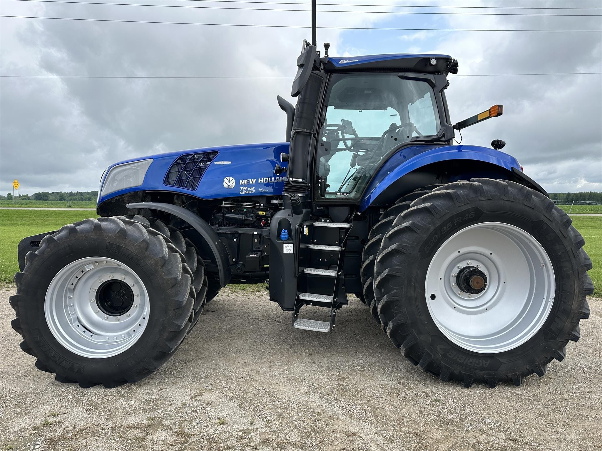 2024 New Holland T8.435 Equipment Image0