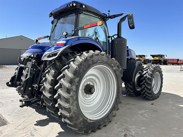 Image of New Holland T8.435 equipment image 4