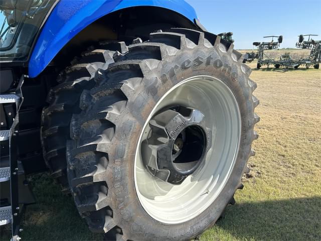 Image of New Holland T8.435 equipment image 4