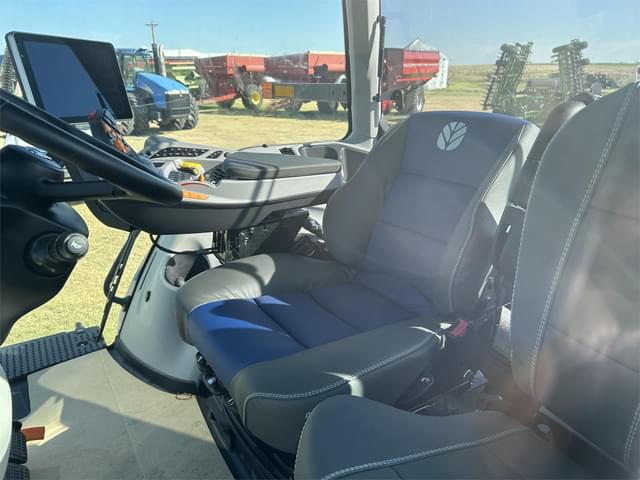 Image of New Holland T8.435 equipment image 3