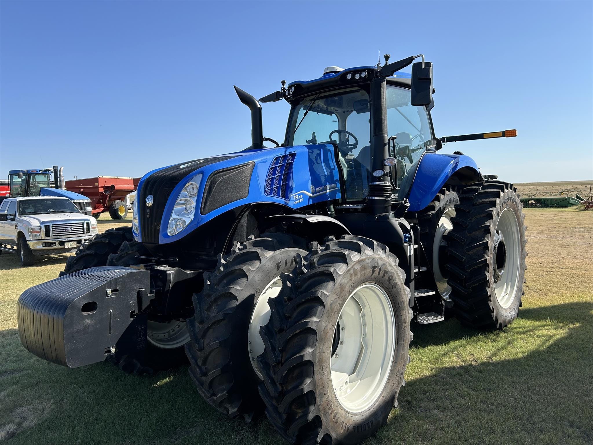 Main image New Holland T8.435
