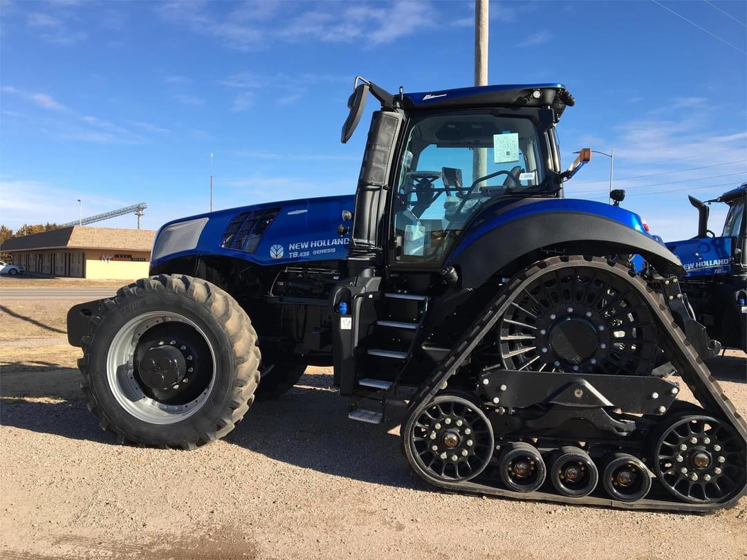 Image of New Holland T8.435 SmartTrax Image 0
