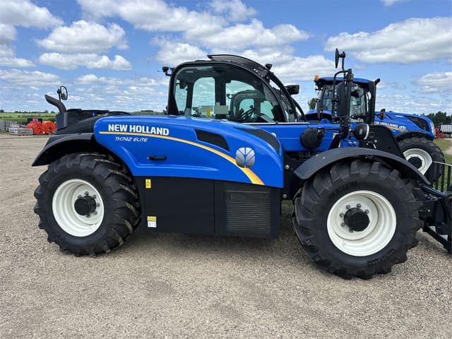 Image of New Holland TH7.42 Elite equipment image 3