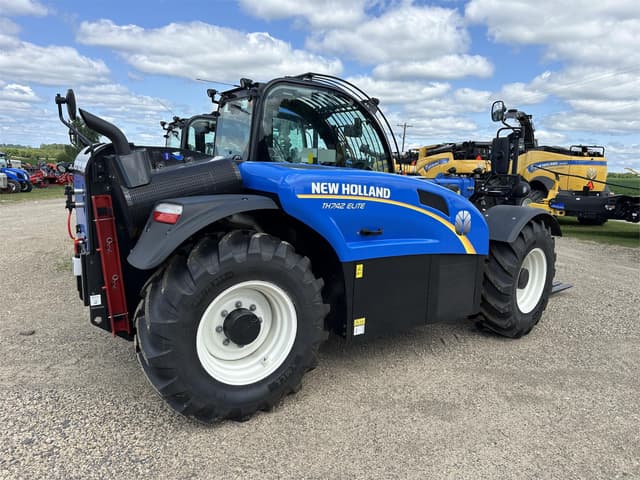 Image of New Holland TH7.42 Elite equipment image 4