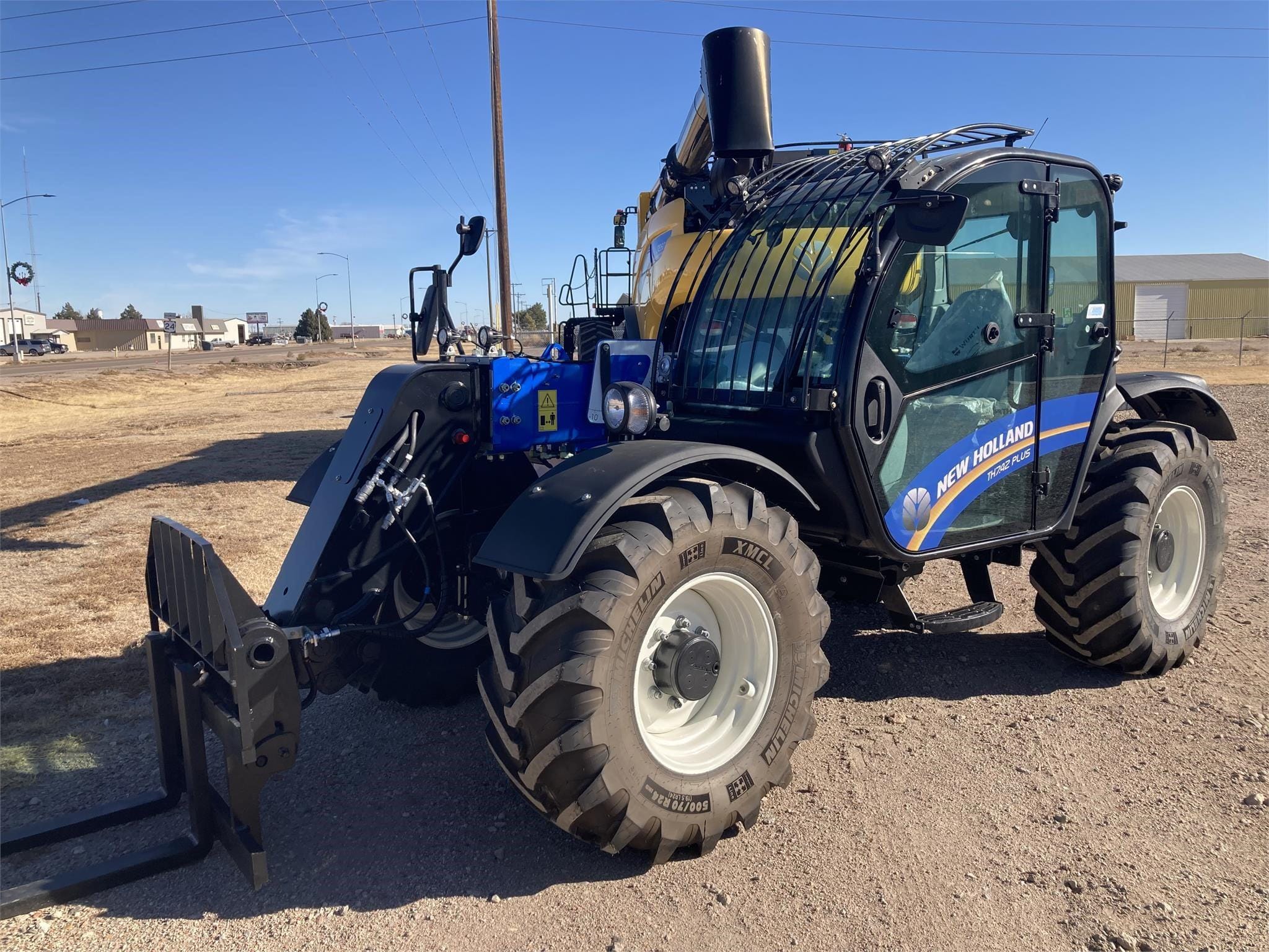 2024 New Holland TH7.42 Plus Equipment Image0