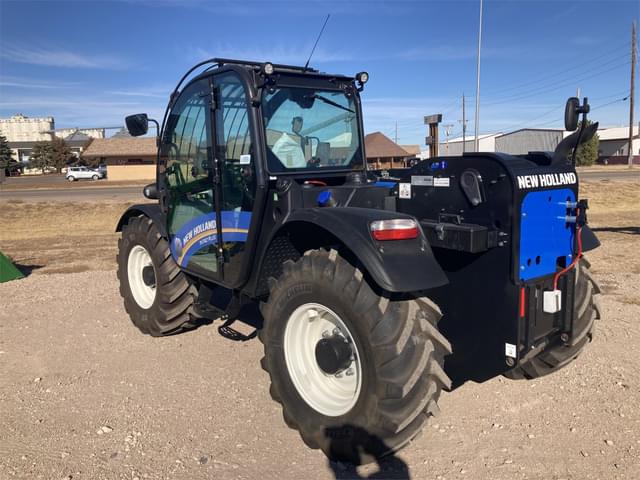 Image of New Holland TH7.42 Plus equipment image 4