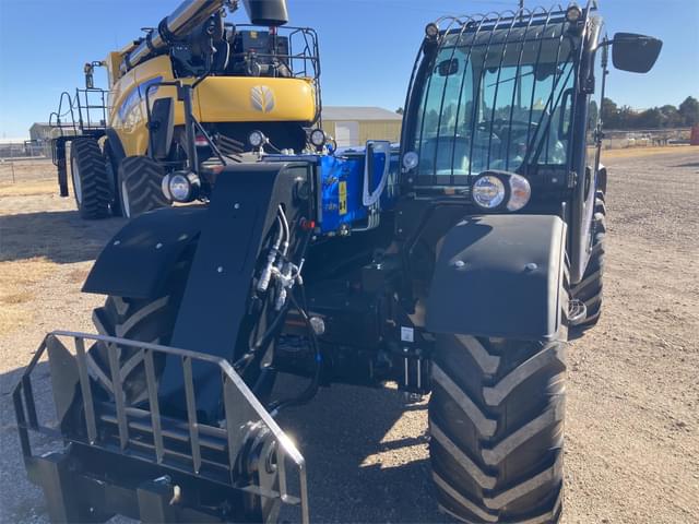Image of New Holland TH7.42 Plus equipment image 2