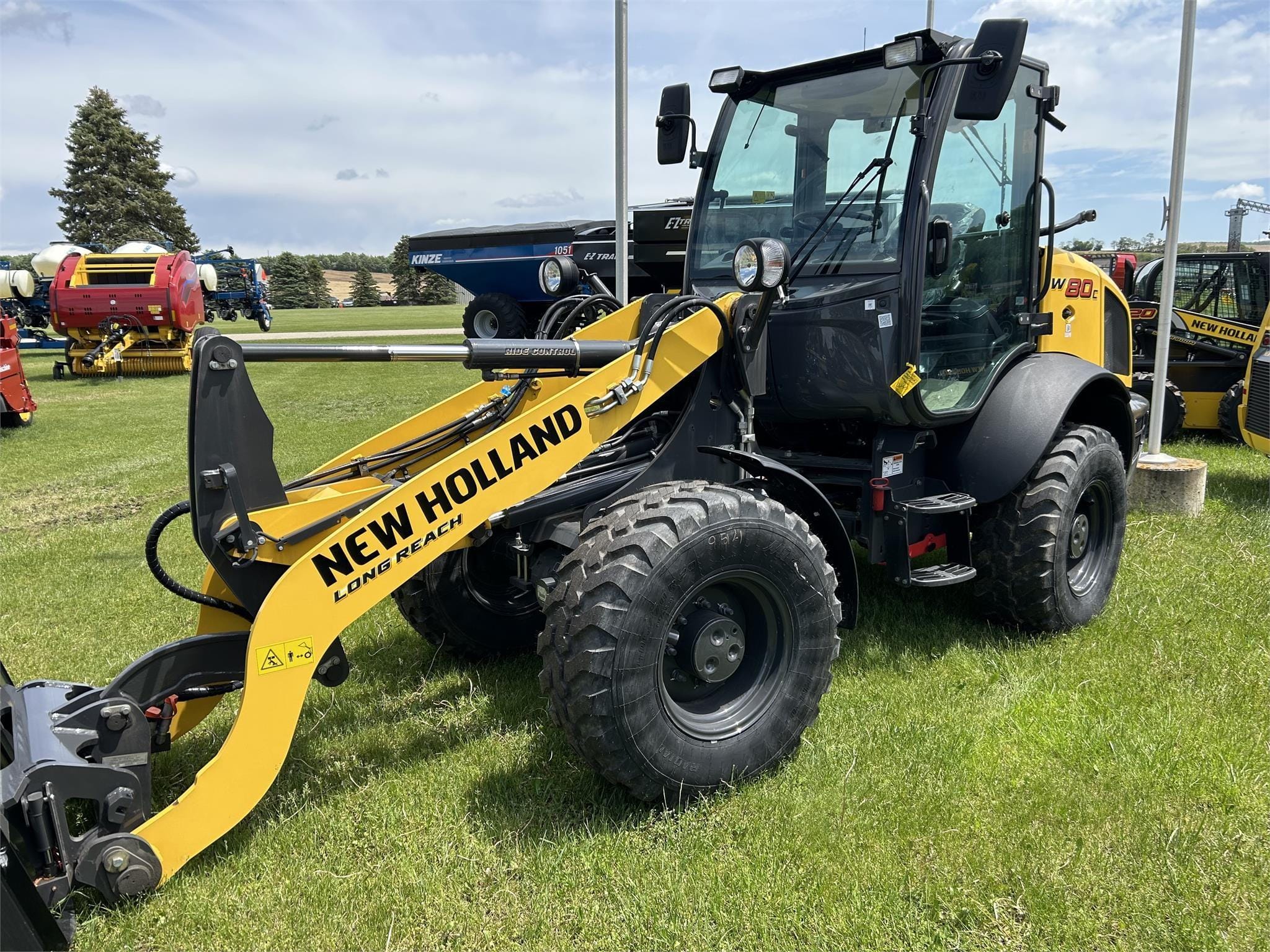 2024 New Holland W80C HS Equipment Image0