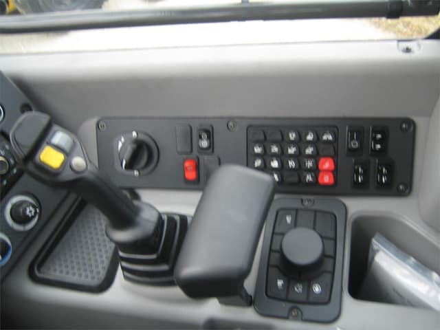 Image of New Holland W80C HS equipment image 4