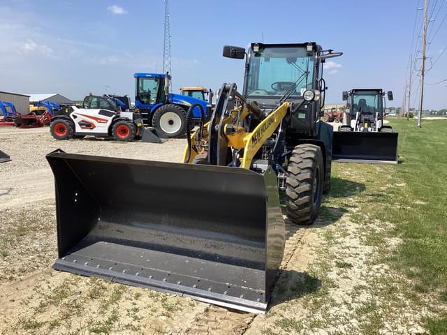 Image of New Holland W80C equipment image 3