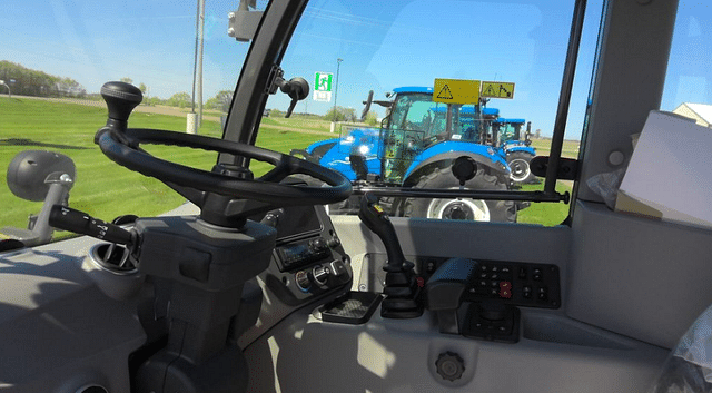 Image of New Holland W80C equipment image 3