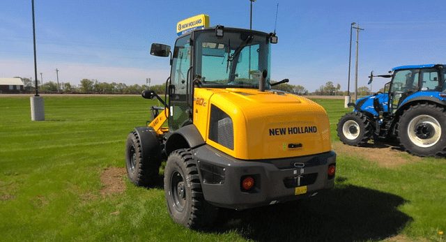 Image of New Holland W80C equipment image 4