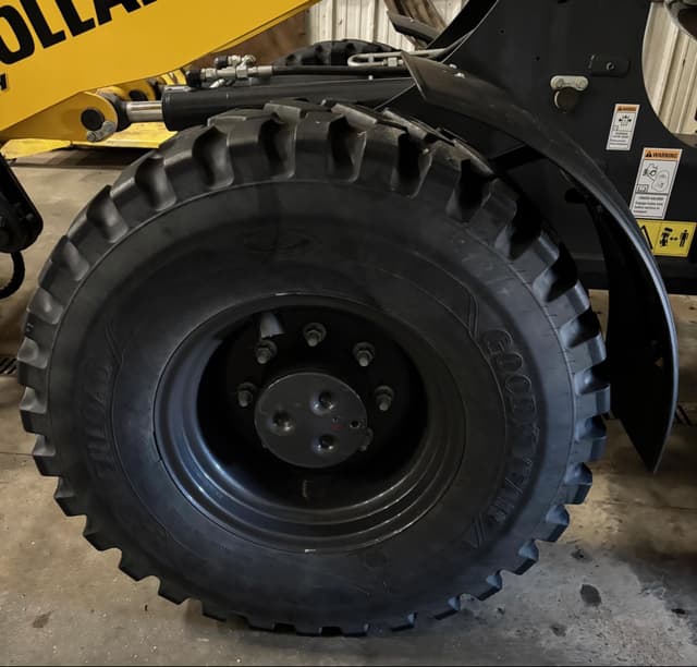 Image of New Holland W80C LR equipment image 2