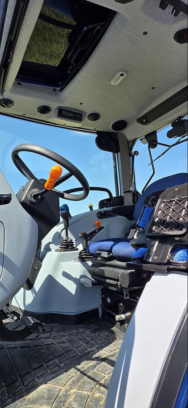 Image of New Holland Workmaster 105 equipment image 3
