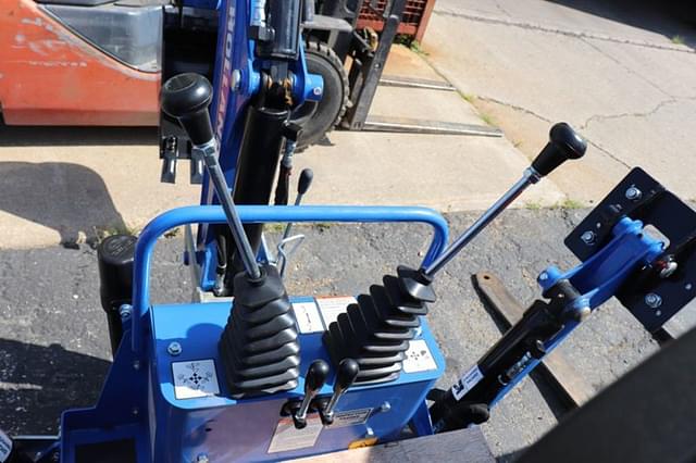 Image of New Holland Workmaster 25S equipment image 3