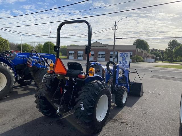 Image of New Holland Workmaster 35 equipment image 2