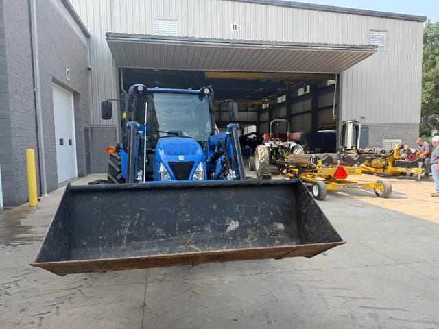 Image of New Holland Workmaster 75 equipment image 2