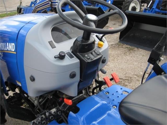 Image of New Holland Workmaster 25 equipment image 2