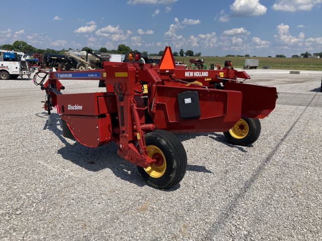 Image of New Holland 210 equipment image 4