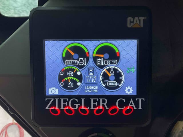 Image of Caterpillar 272D3XE equipment image 4