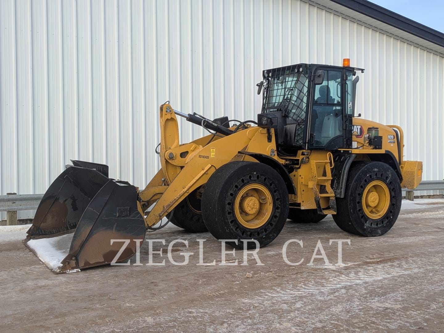 2024 Caterpillar 920 Equipment Image0