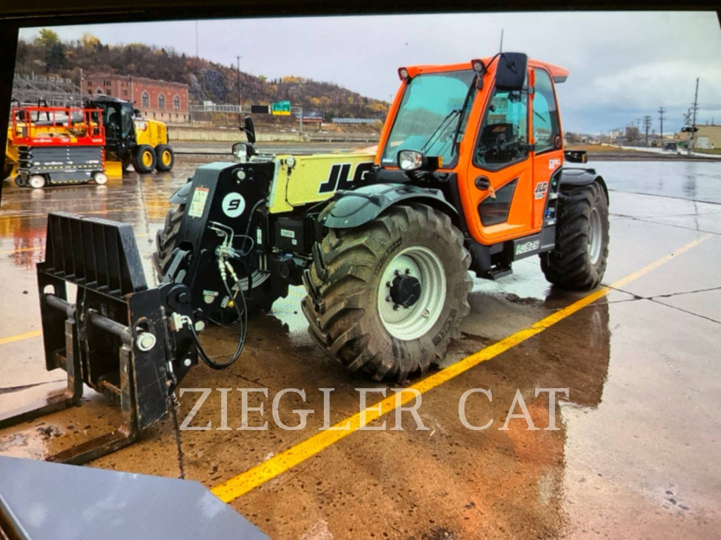 2024 JLG AG925 Equipment Image0