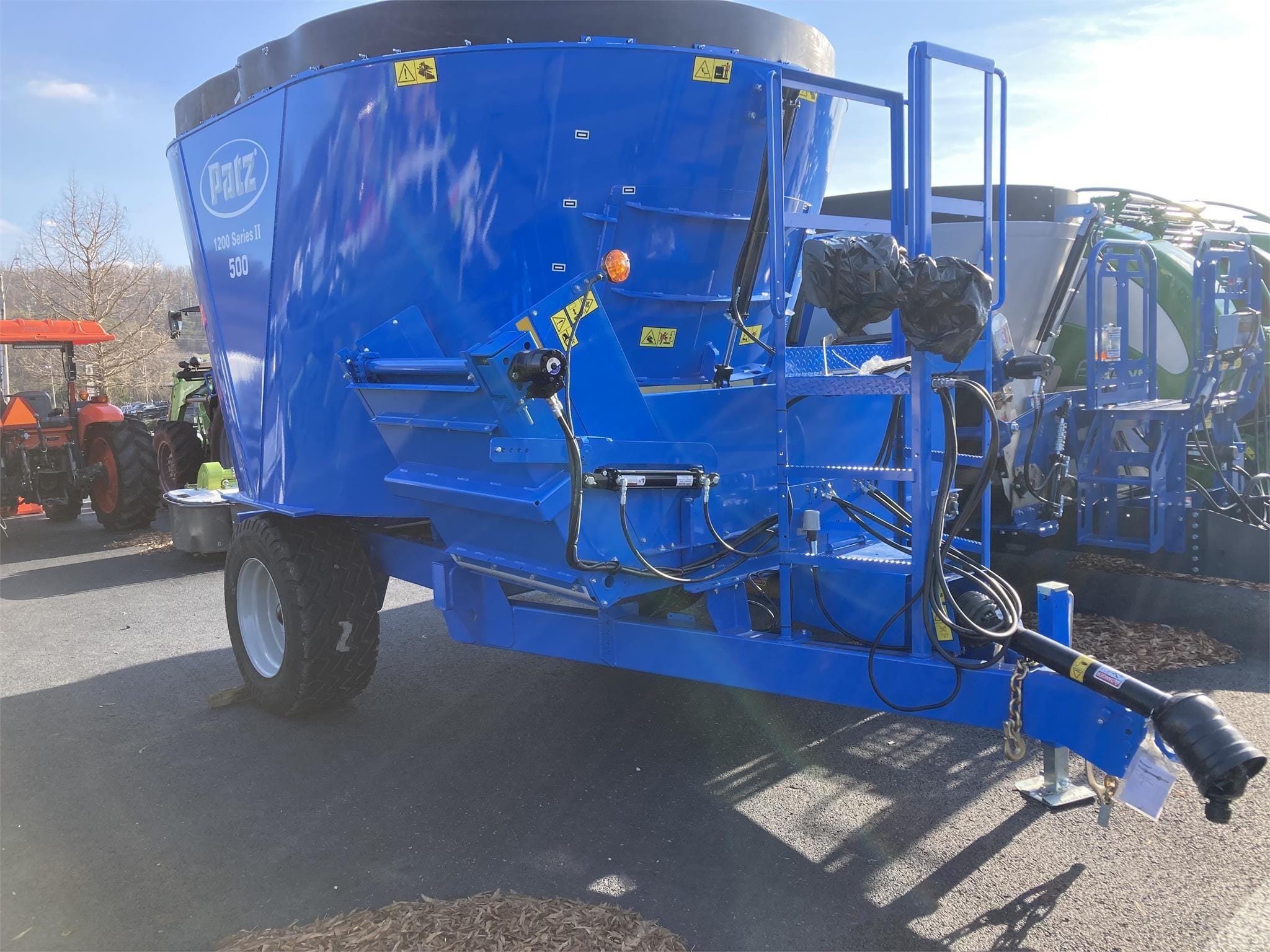 2024 Patz 1200 Series 500 Equipment Image0