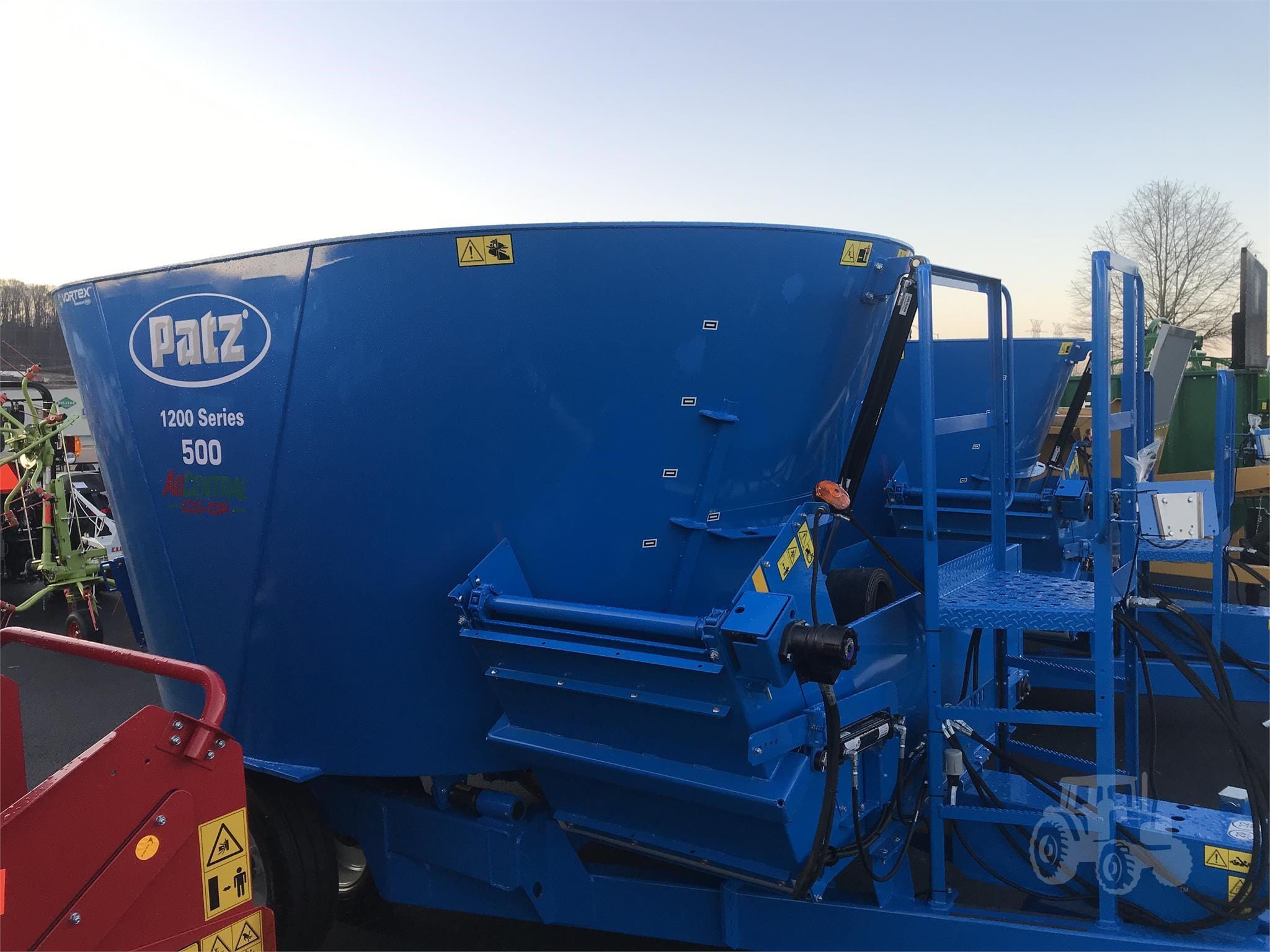 2024 Patz 1200 Series 500 Equipment Image0