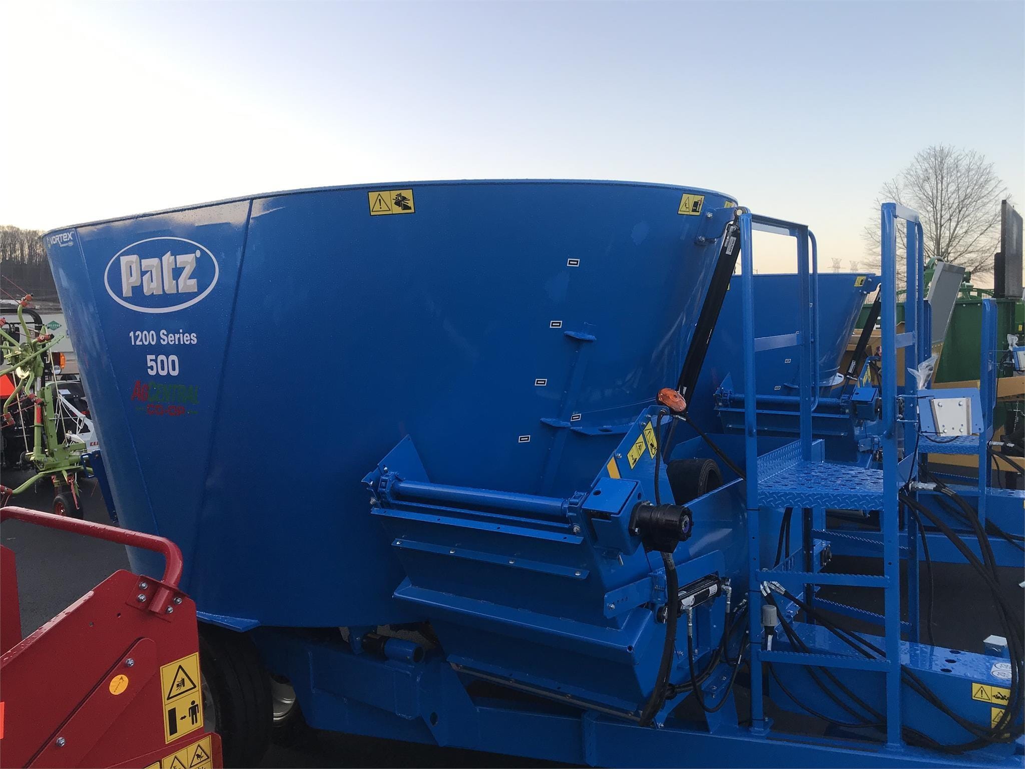 2024 Patz 1200 Series 500 Equipment Image0