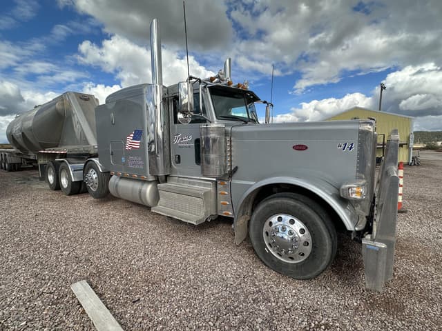 Image of Peterbilt 389 equipment image 1