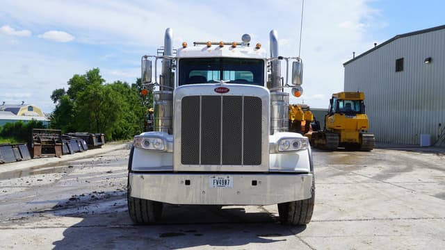 Image of Peterbilt 389 equipment image 2