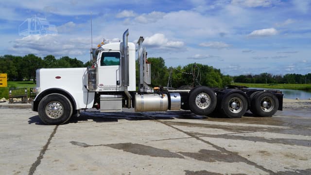 Image of Peterbilt 389 equipment image 1