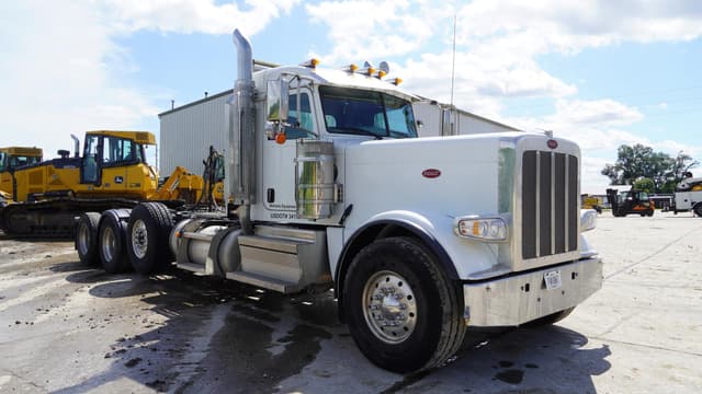 Image of Peterbilt 389 equipment image 3