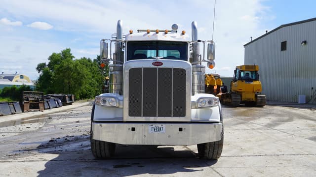 Image of Peterbilt 389 equipment image 2