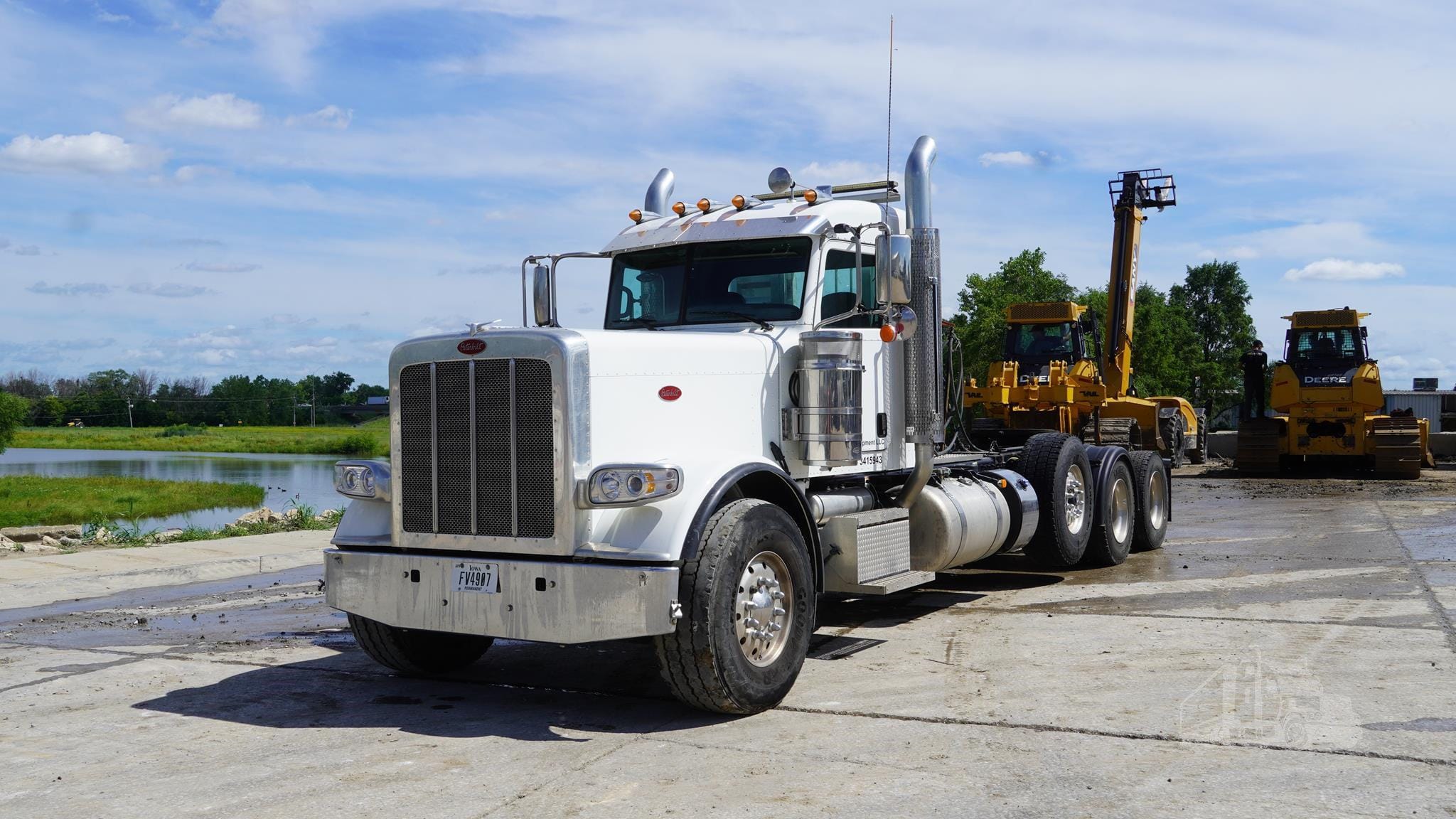 2024 Peterbilt 389 Equipment Image0