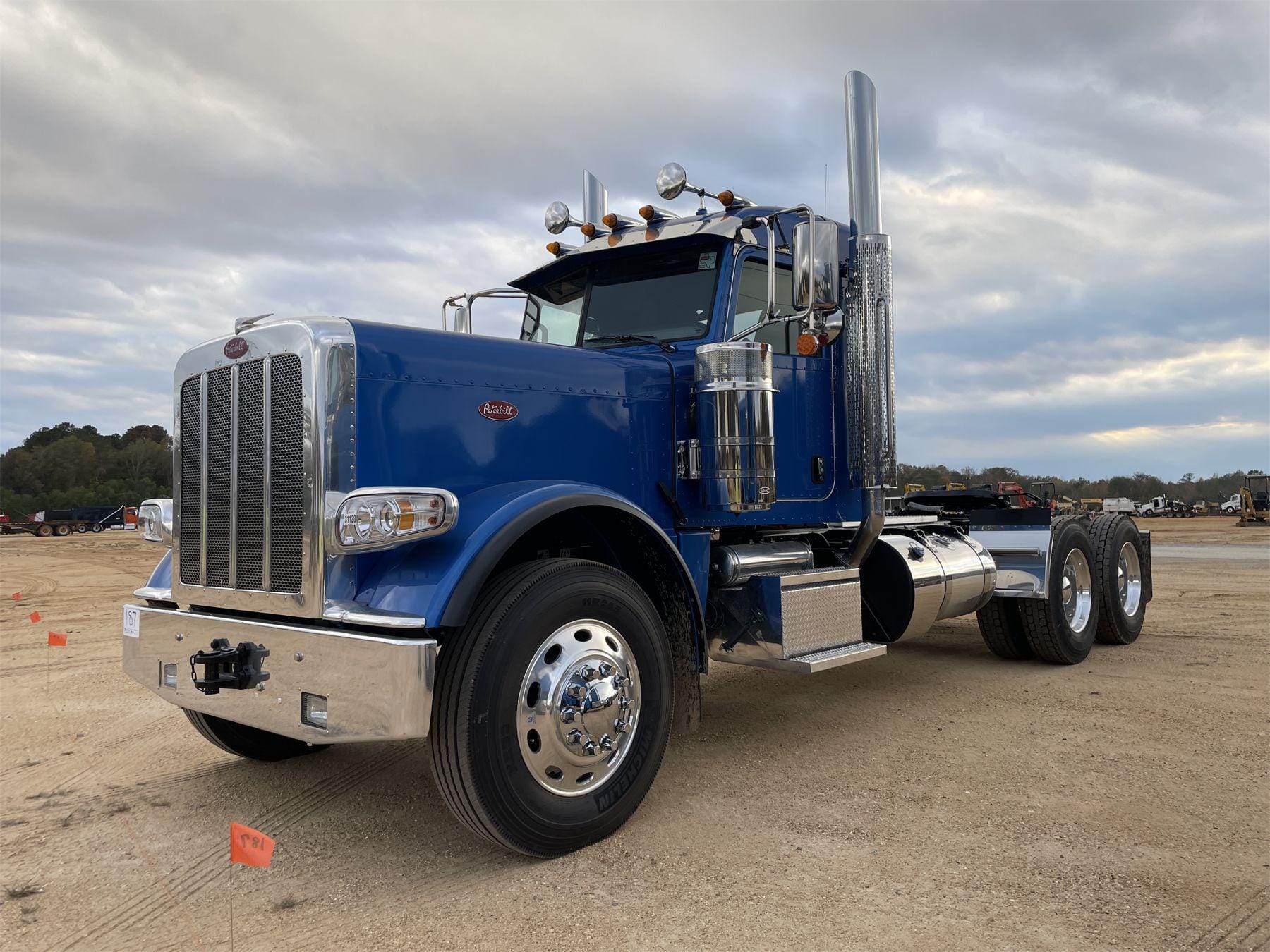 Main image Peterbilt 389