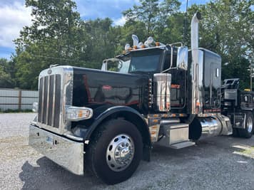 Main image Peterbilt 389