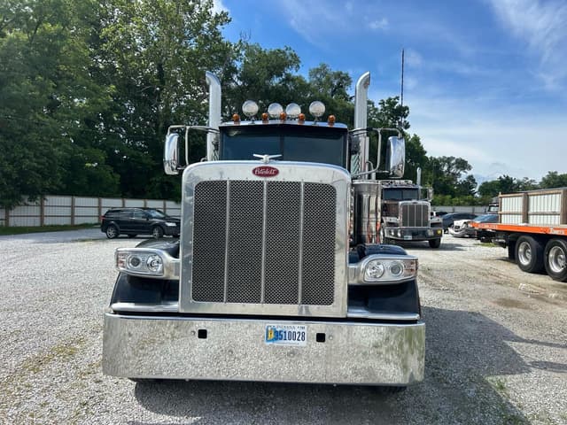 Image of Peterbilt 389 equipment image 4