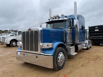 Main image Peterbilt 389