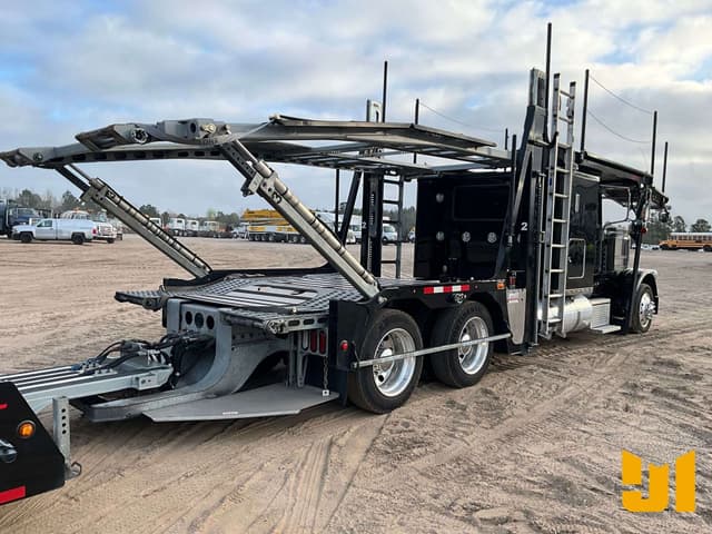 Image of Peterbilt 389 equipment image 4