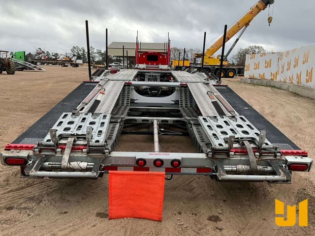 Image of Peterbilt 389 equipment image 4