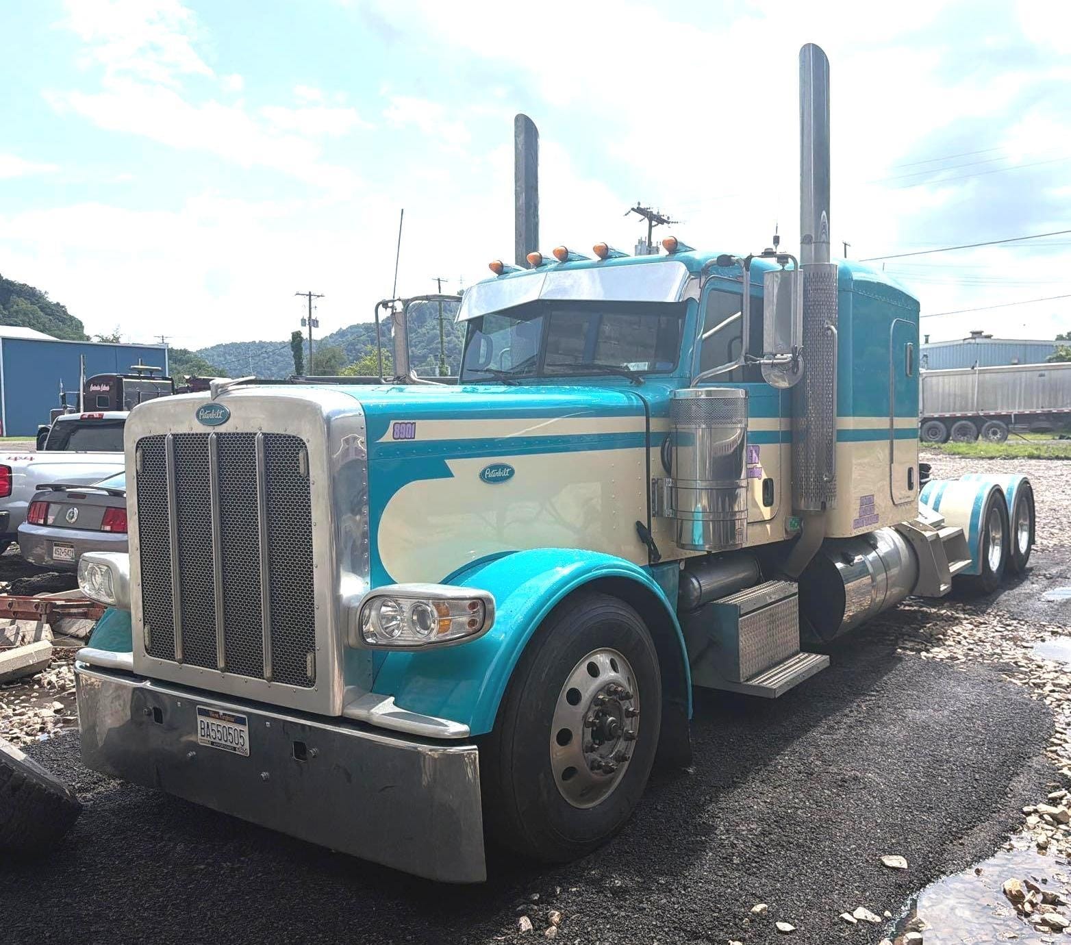 2024 Peterbilt 389 Equipment Image0